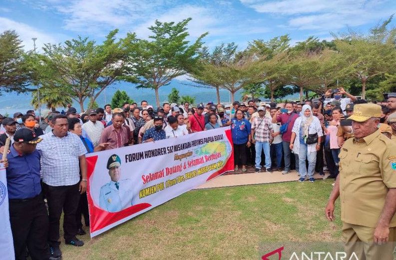 Sealmat Sebanyak Tenaga Honorer Di Papua Barat Diangkat Jadi Asn