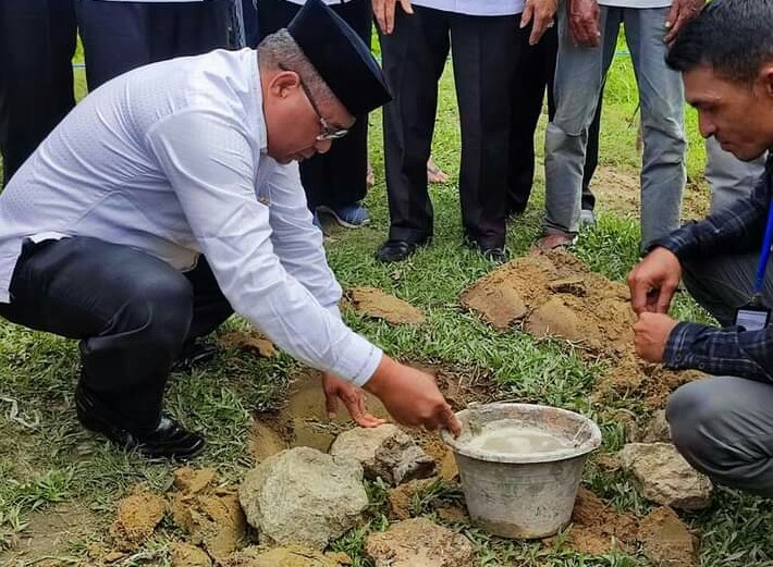 Erli Hasim Lakukan Peletakan Batu Pertama Pembangunan Tower Telkomsel Abadikini Com