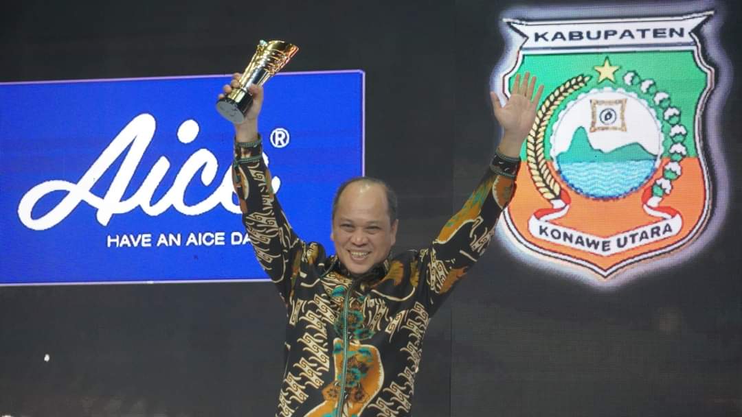 Selamat, Bupati Konut Ruksamin Terima Penghargaan Indonesia Awards 2022