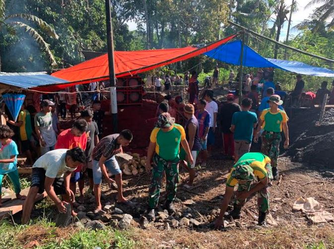 Ketika Satgas Yonarmed 1 Kostrad Bantu Pembangunan Rumah Tokoh Agama di Maluku