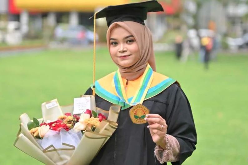 Cerita Cyndy Lovitasari Alumnus Universitas Jember yang Kuliah "Tanpa Bayar" hingga Lulus