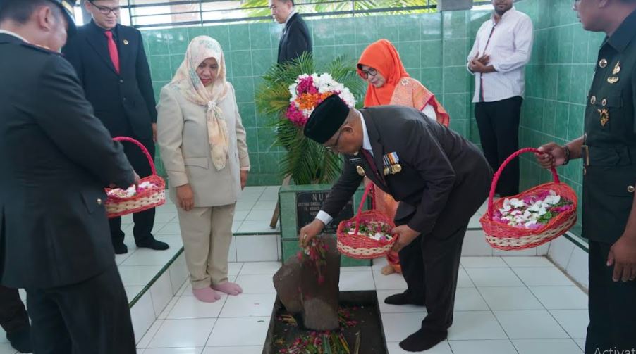 Walikota Tidore Ali Ibrahim Ziarah dan Tabur Bunga di Makam Pahlawan Sultan Nuku