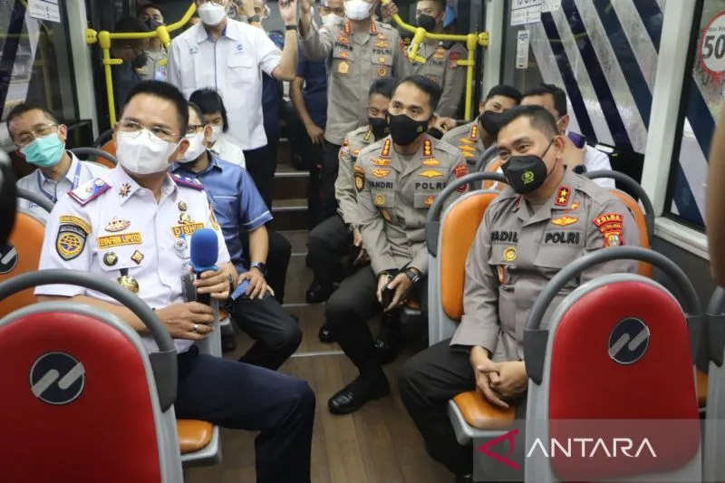 Kapolda Metro Berharap Anggota Polisi Mulai Beralih Gunakan TransJakarta