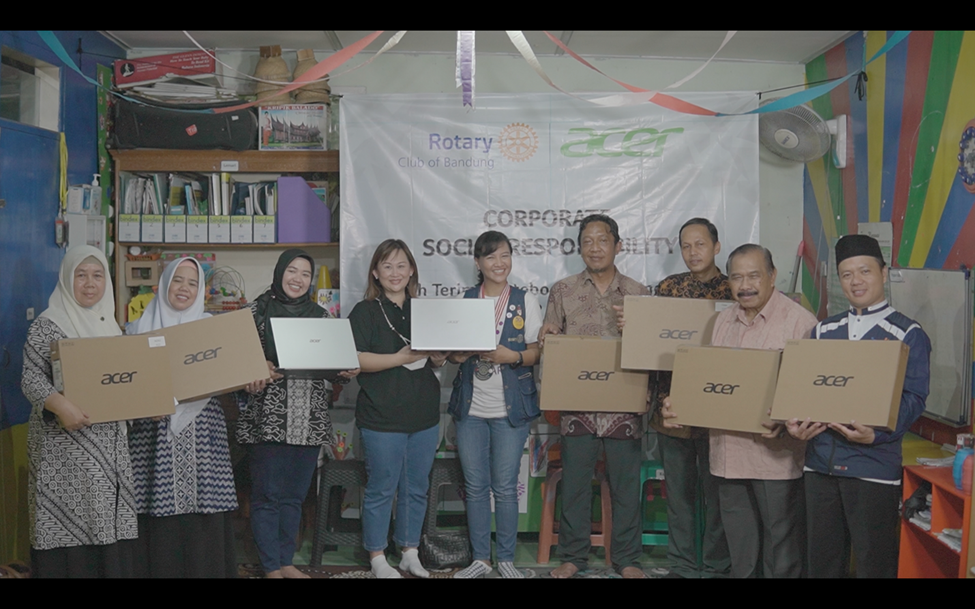 Acer Beri Bantuan Laptop untuk Pegiat Kesehatan di Indonesia