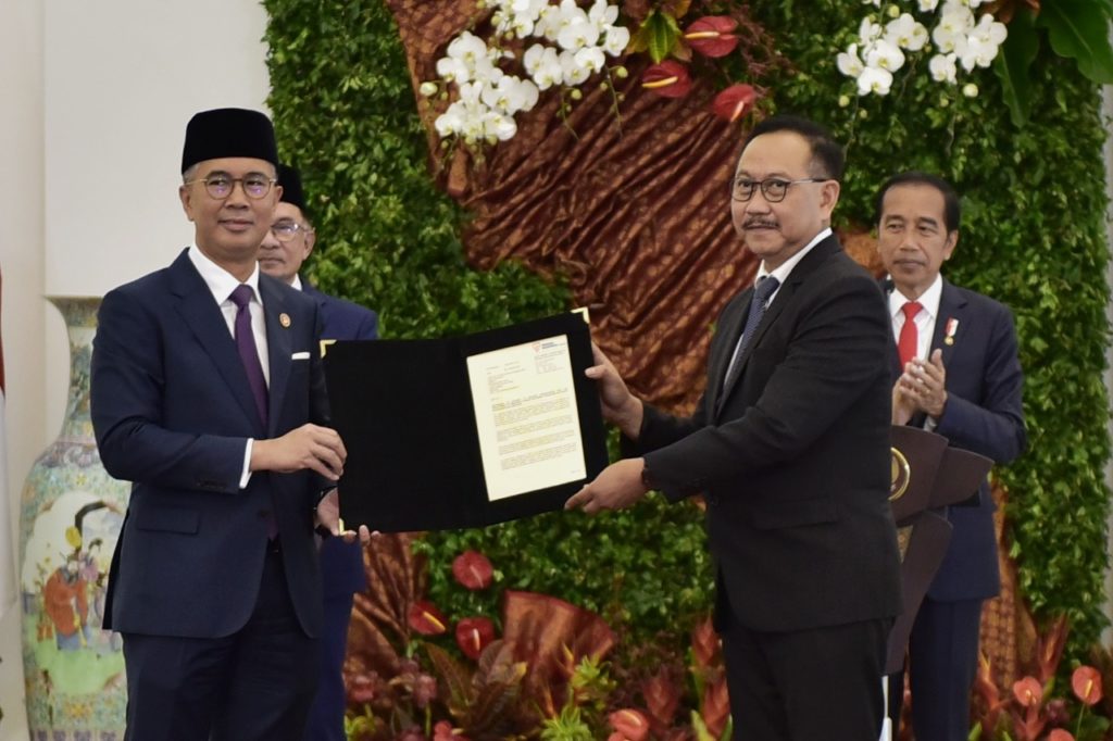 Jokowi dan Anwar Ibrahim Saksikan Penyerahan LoI IKN Nusantara