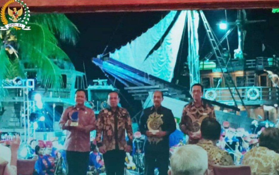 Nono Sampono Dapat Penghargaan Maritime Award 2023