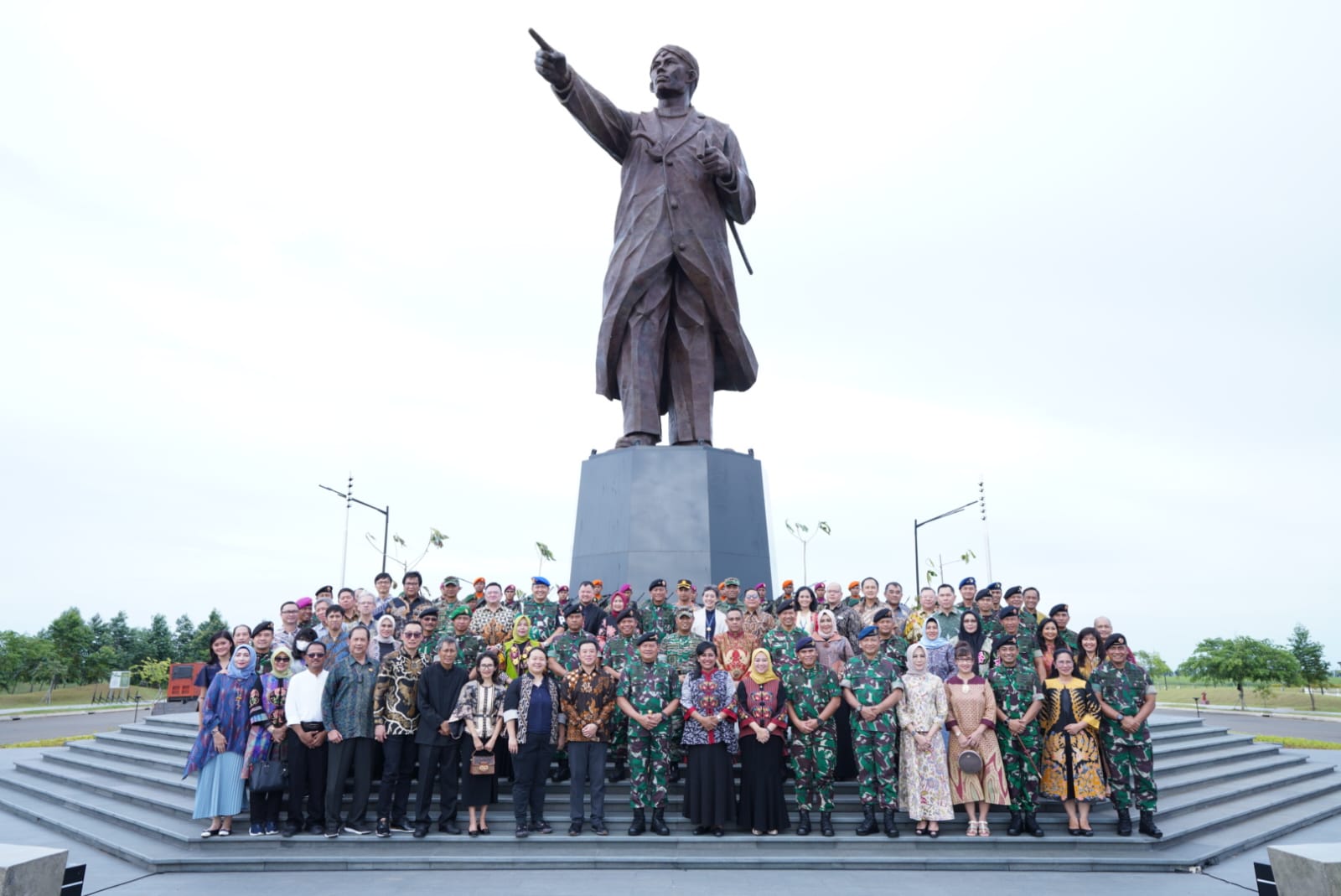 Panglima TNI Resmikan Monumen Jenderal Soedirman di PIK-2