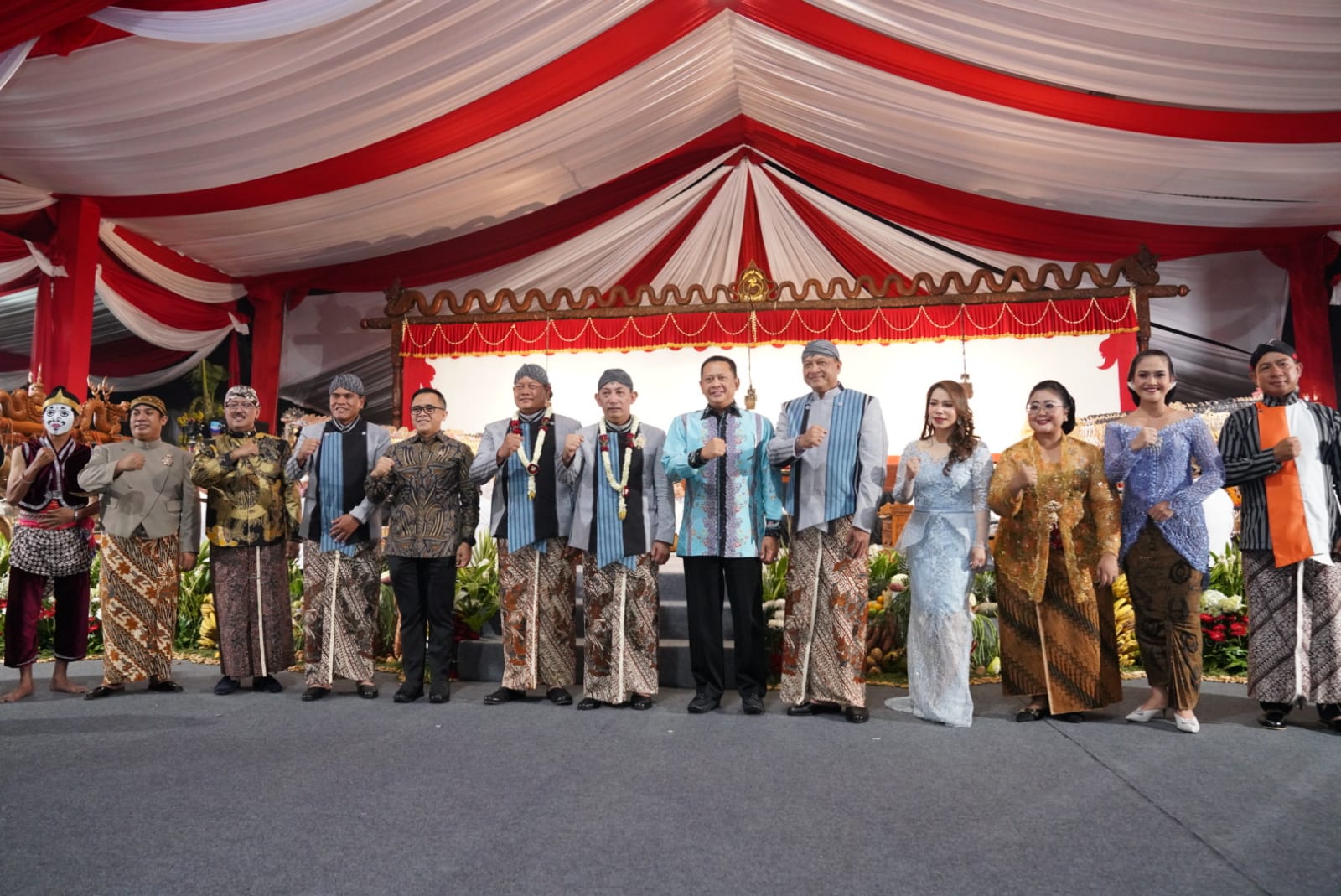 Panglima TNI Yudo Hadiri Pagelaran Wayang Kulit di Lapangan Bhayangkara Mabes Polri