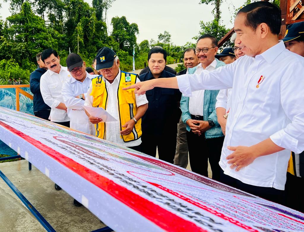 Jokowi Targetkan Bangun Pusat Latihan Sepak Bola di IKN