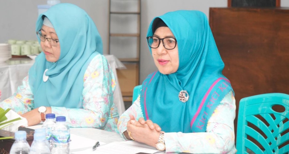 Safia Ali Ibrahim Pimpin Rapat Pembahasan Program Kerja KICI Kota Tidore