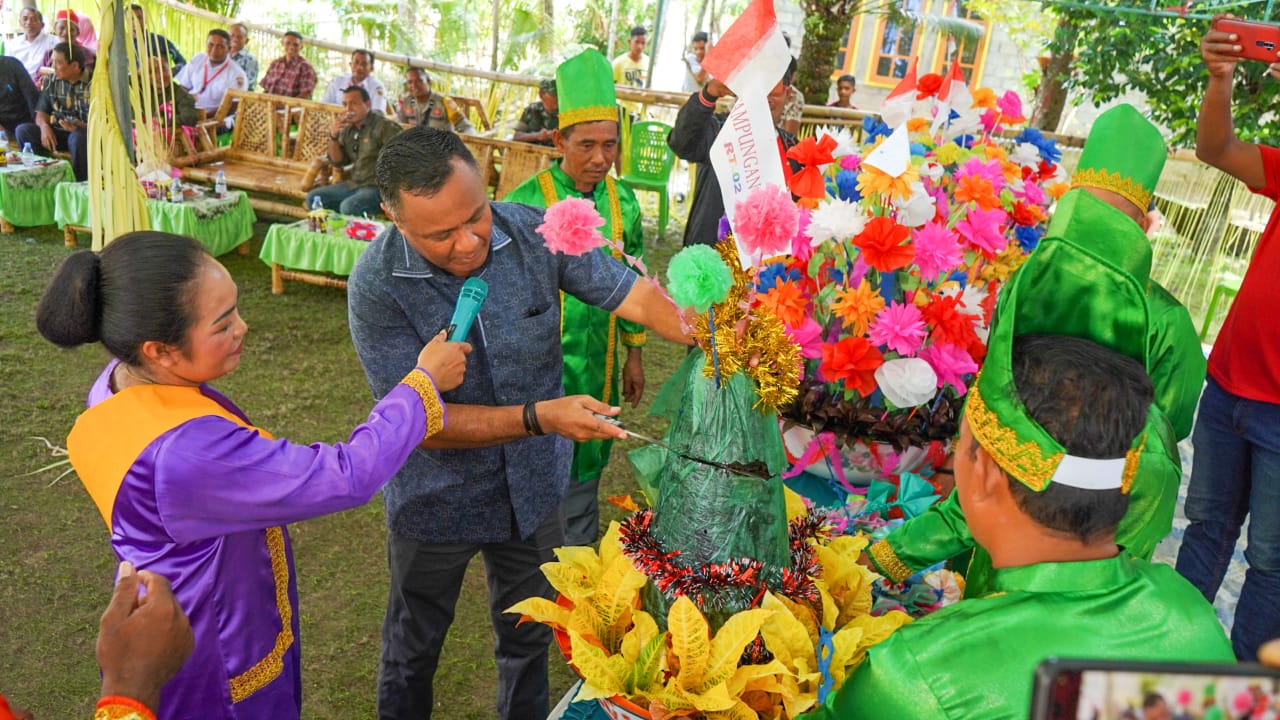 Wawali Tidore Muhammad Sinen Menghadiri kegiatan Adat Tahunan di Desa Sio Kona