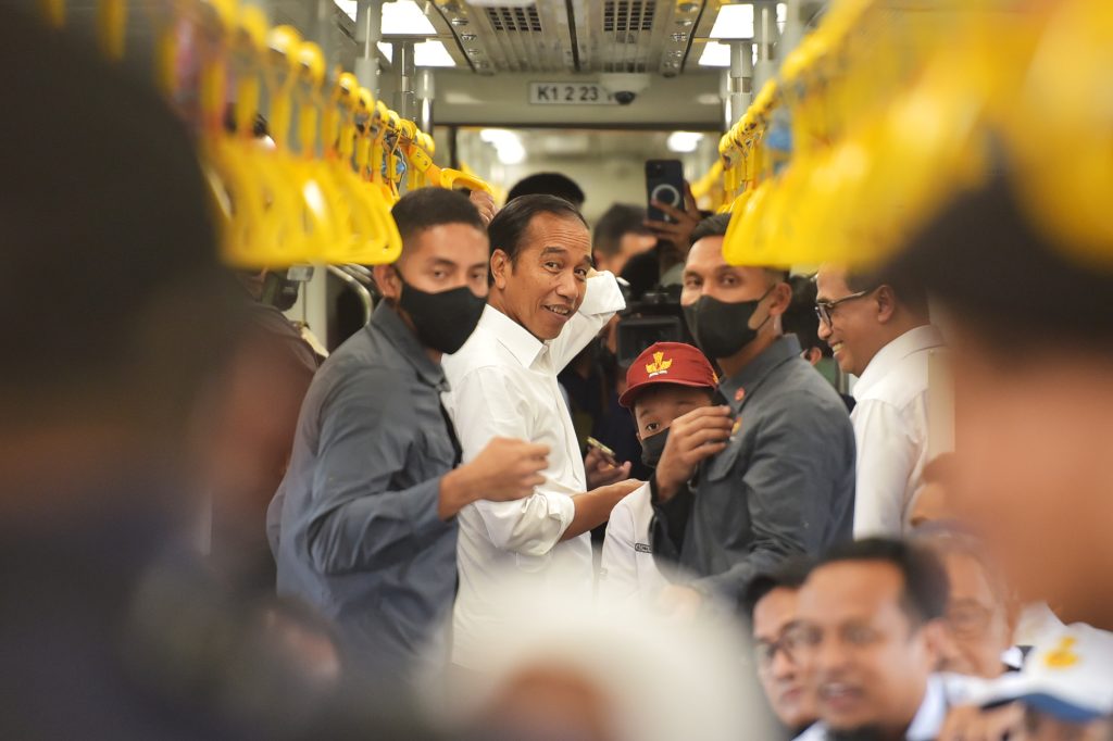 Jajal Kereta Api Jalur Makassar-Parepare, Jokowi: Nyaman dan Bersih