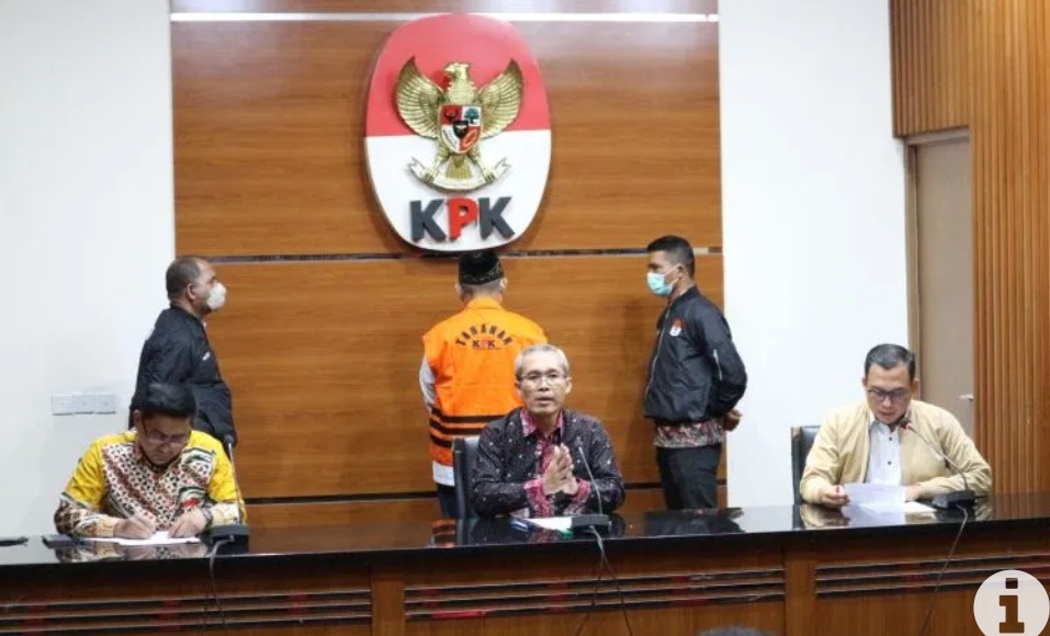 KPK Tahan Mantan Bupati Sidoarjo Saiful Ilah