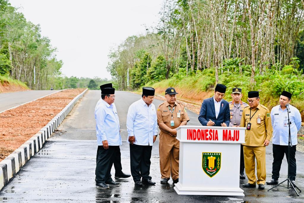 Jokowi Resmikan Jalan Nan Sarunai Kabupaten Tabalong