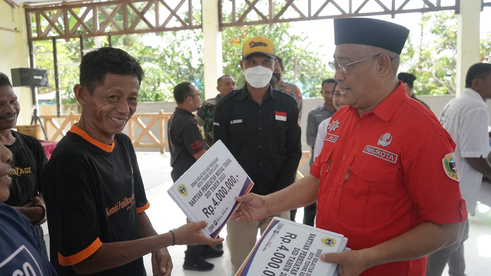 Tepati Janji, Walikota Tidore Ali Ibrahim Salurkan Dana DID ke Masyarakat Sebelum Lebaran