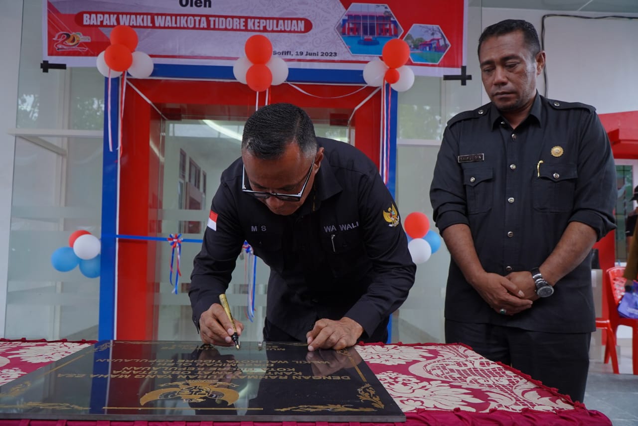 Muhammad Sinen Resmikan Kantor Kecamatan Oba Utara