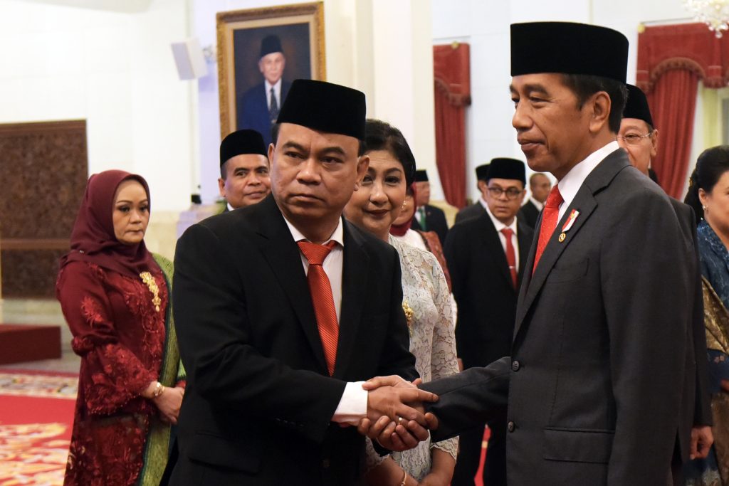 Jokowi Minta Menkominfo Budi Arie Selesaikan Pembangunan BTS di Tanah Air