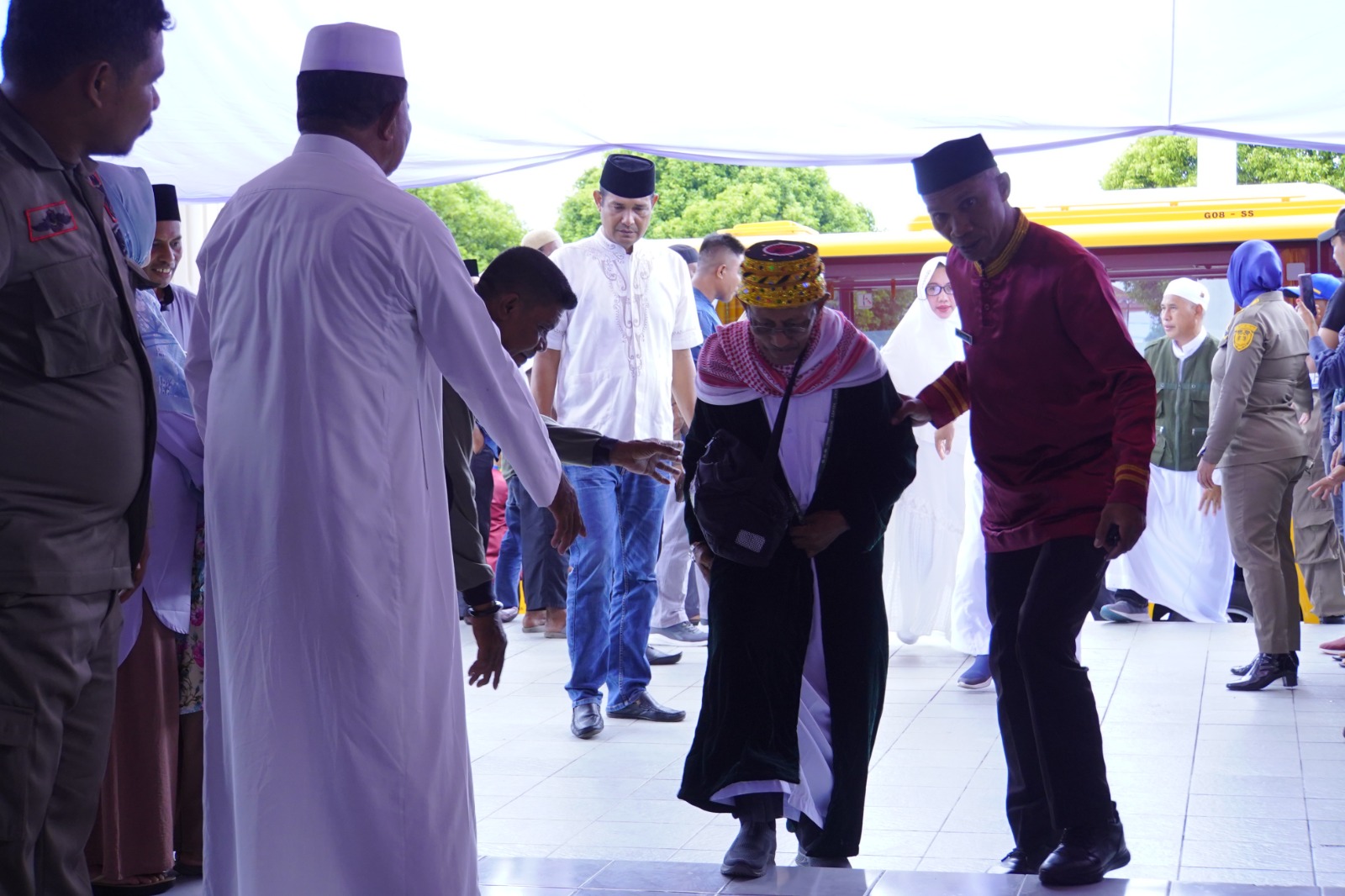 Rasa Haru dan Bahagia Menyelimuti Penerimaan 116 Jamaah Haji Asal Kota Tidore