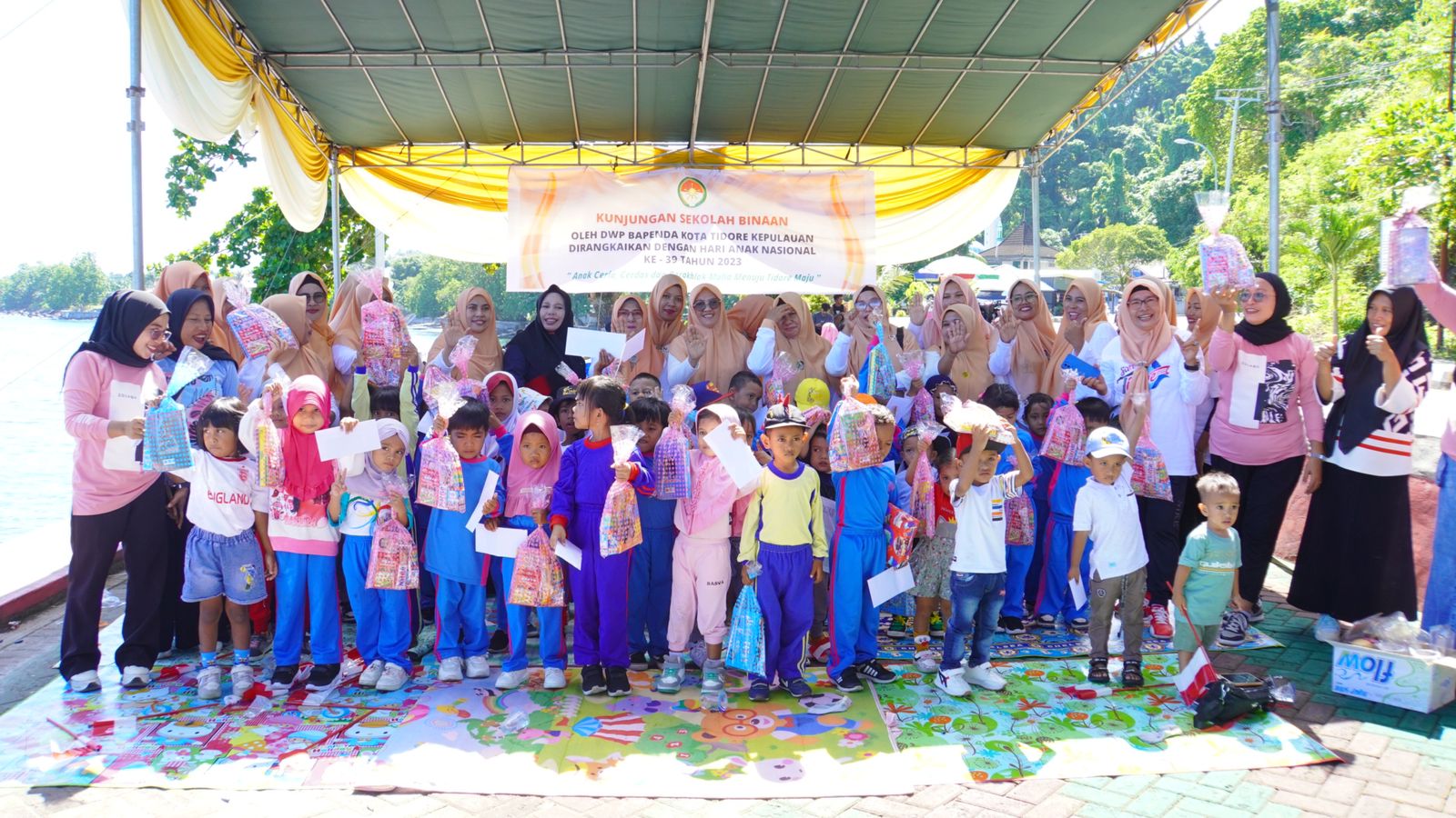 Dharma Wanita Persatuan Bapenda Kota Tidore Gelar Kegiatan Kunjungan Sekolah Binaan