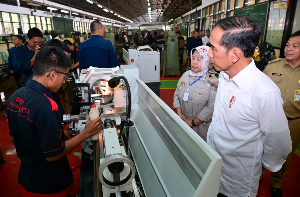 Saat Jokowi Tinjau Aktivitas Pembelajaran di SMK Negeri 1 Purwakarta