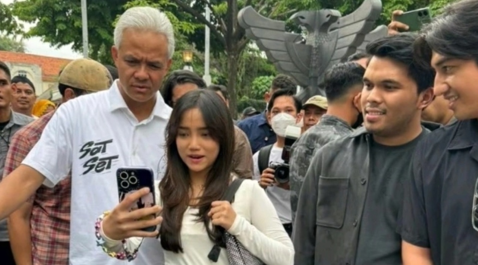 Fuji Gombalin Ganjar, Netizen: Ngaco Ini Bocah, Emak, Bapaknya Kader PAN