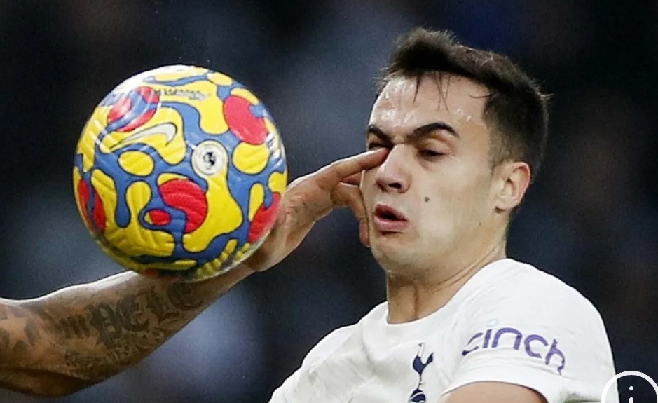 Manchester United Resmi Pulangkan Sergio Reguilon ke Tottenham Hotspur