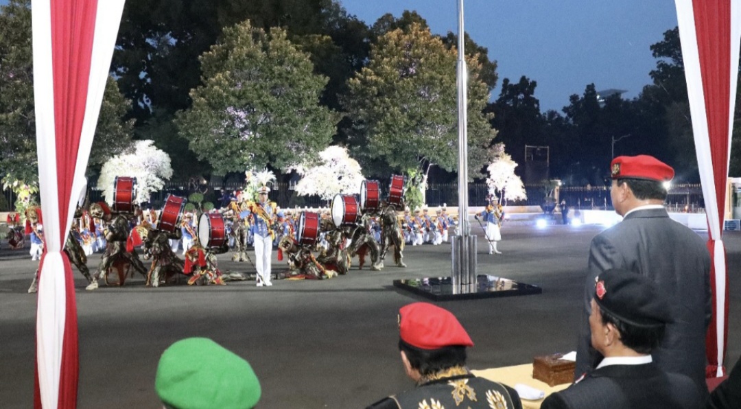 Prabowo Pimpin Upacara Parade Senja di Kemhan