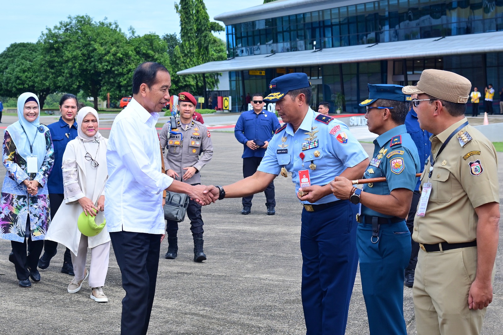 Danlanud dan Forkopimda Saat Sambut Kedatangan Presiden Jokowi di Lanud Sultan Hasanuddin