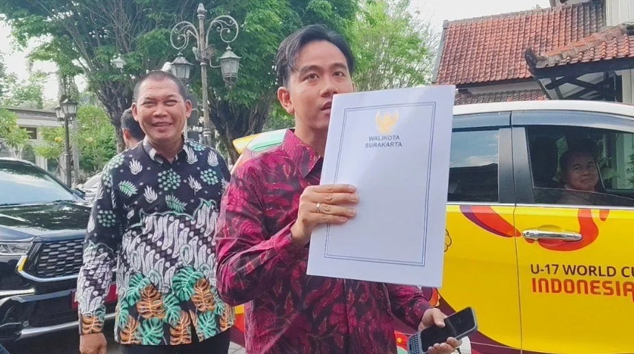 Gibran Serahkan Surat Pengunduran Diri ke DPRD Kota Surakarta