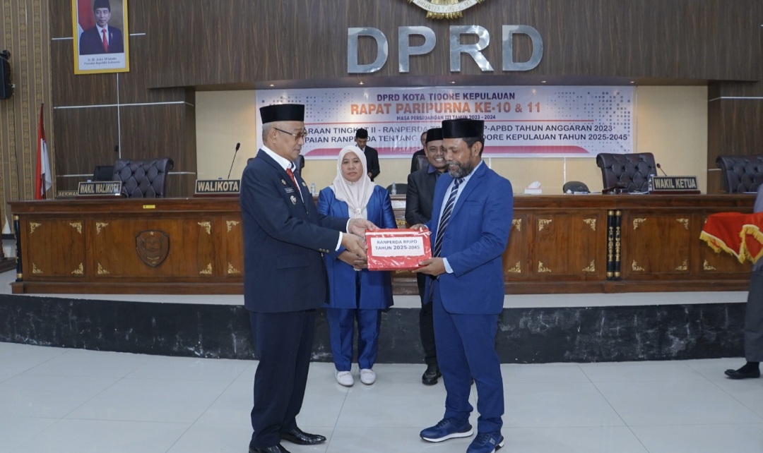 Wali Kota Tidore Resmi Serahkan Ranperda RPJPD 2025-2045 dalam Rapat Paripurna DPRD