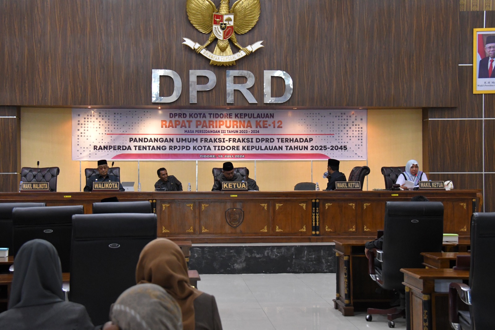 Wali Kota Tidore Dengarkan Pandangan Umum DPRD Terhadap Ranperda RPJPD 2025-2045