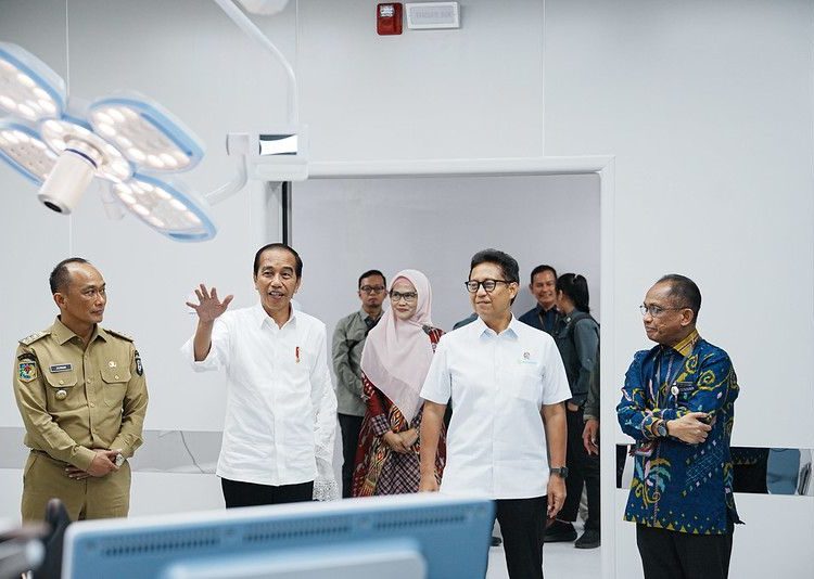 Jokowi Resmikan Gedung Khusus Layanan Ibu dan Anak di RS Wahidin Makassar