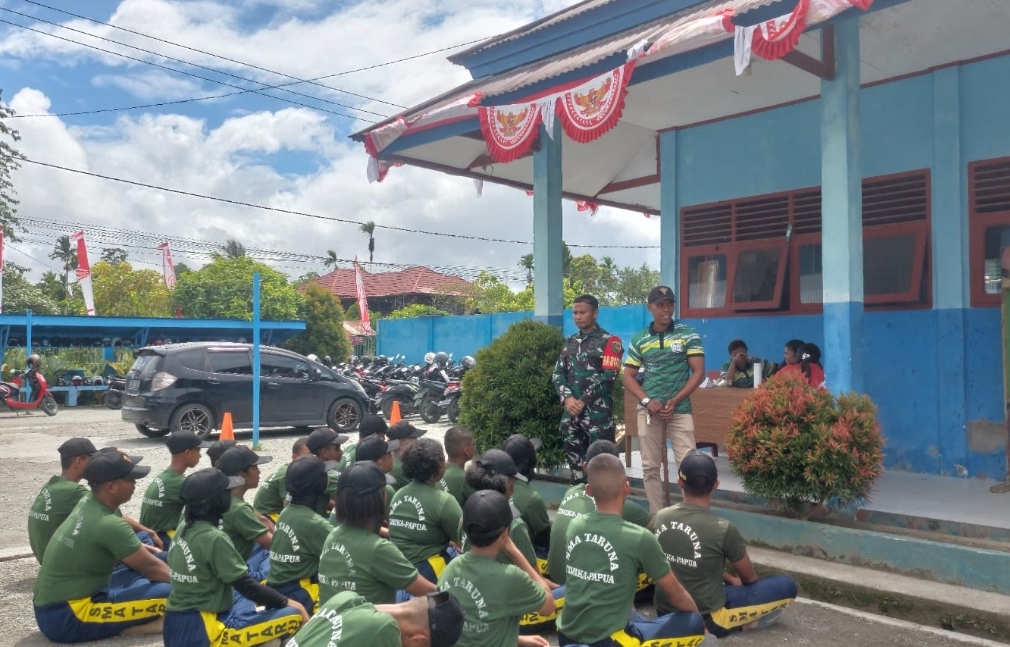 Tingkatkan Rasa Cinta Tanah Air, Babinsa Koramil Kota Bekali Wawasan Kebangsaan dan Bela Negara Siswa-Siswi SMA Taruna