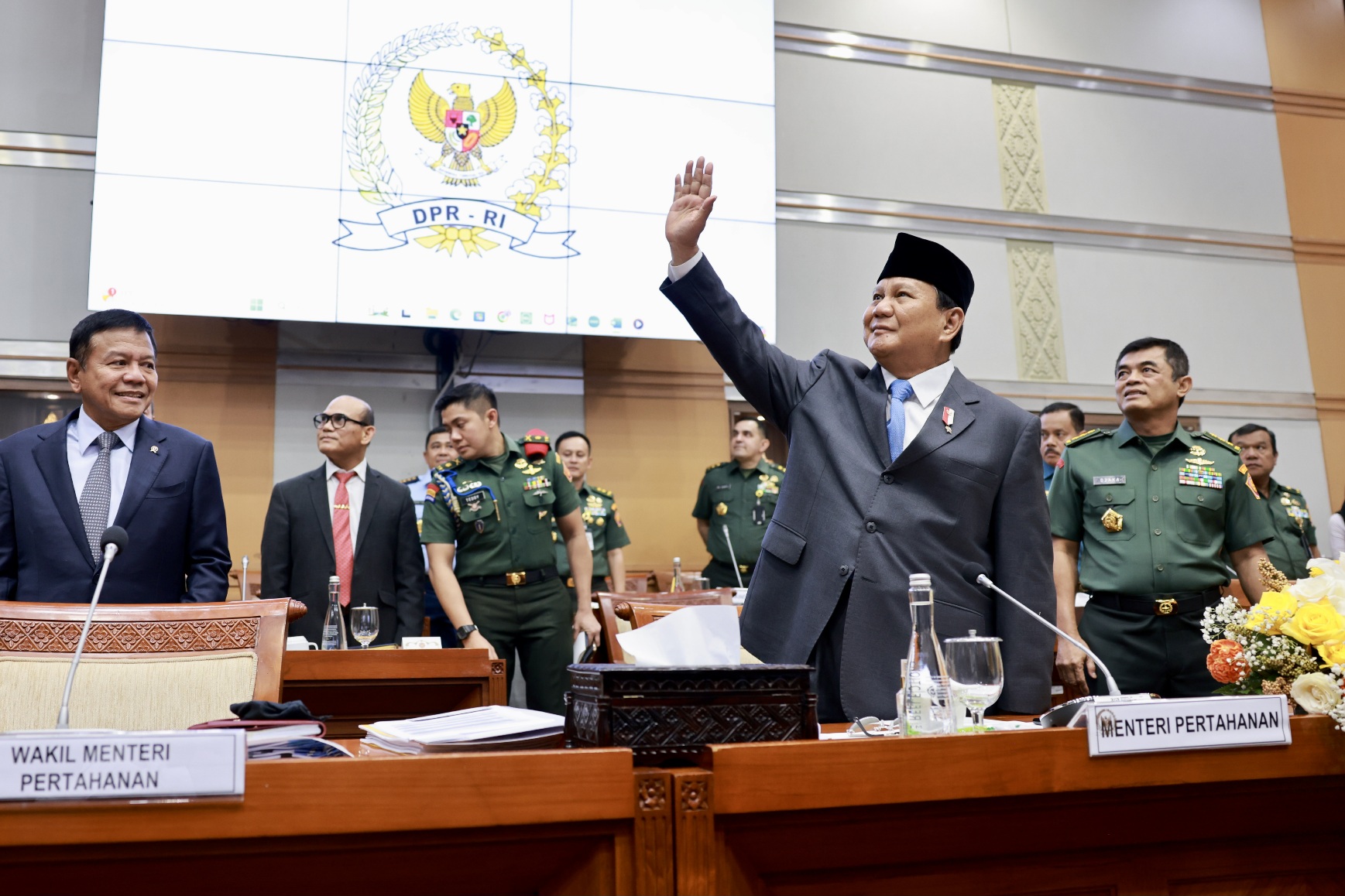 Menhan Prabowo Hadiri Rapat Kerja Bersama Komisi I DPR RI