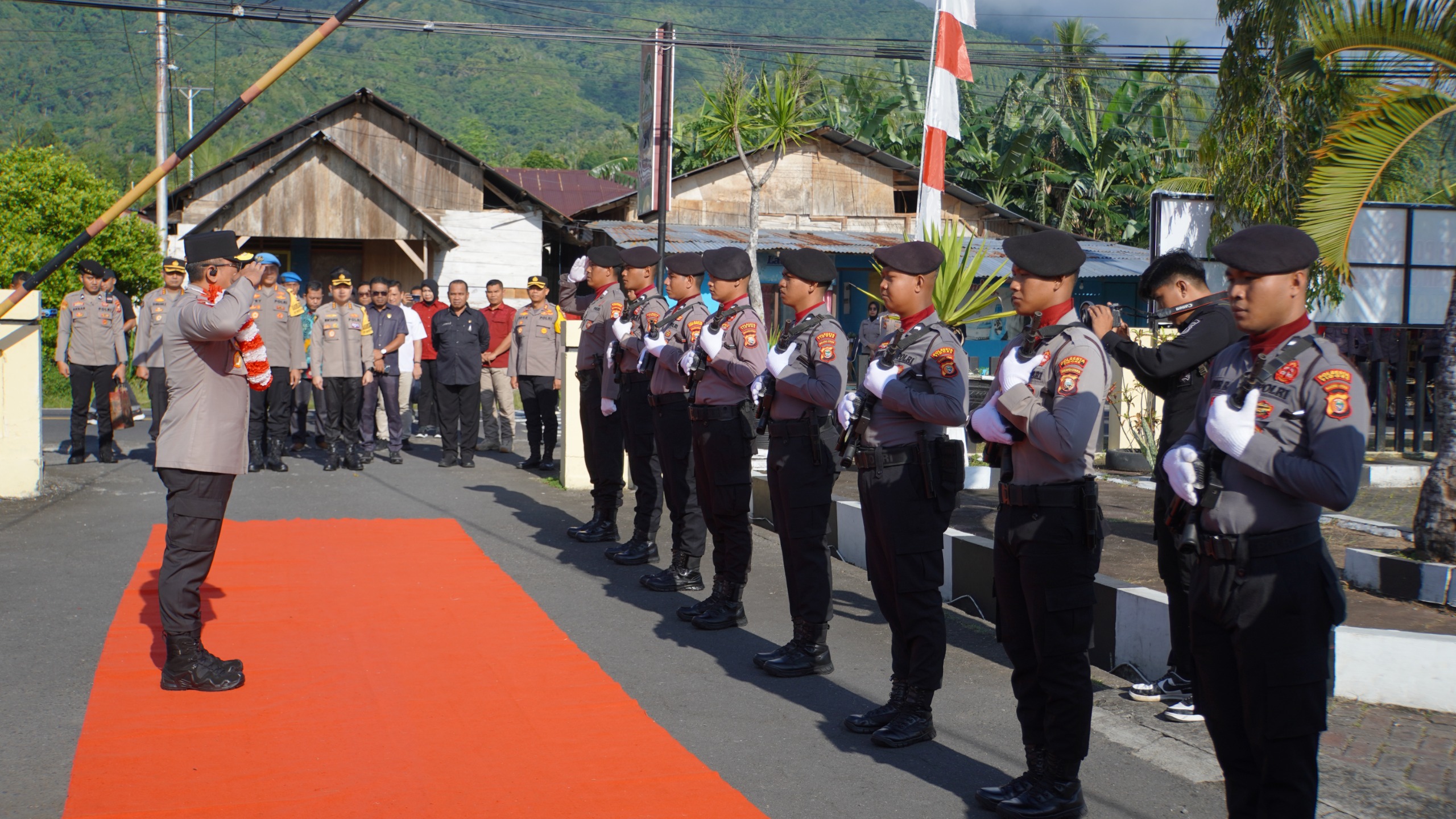 Wakapolda Malut Brigjen Pol. Stephen Maleachi Kunjungi Polresta Tidore untuk Pengamanan Pilkada 2024