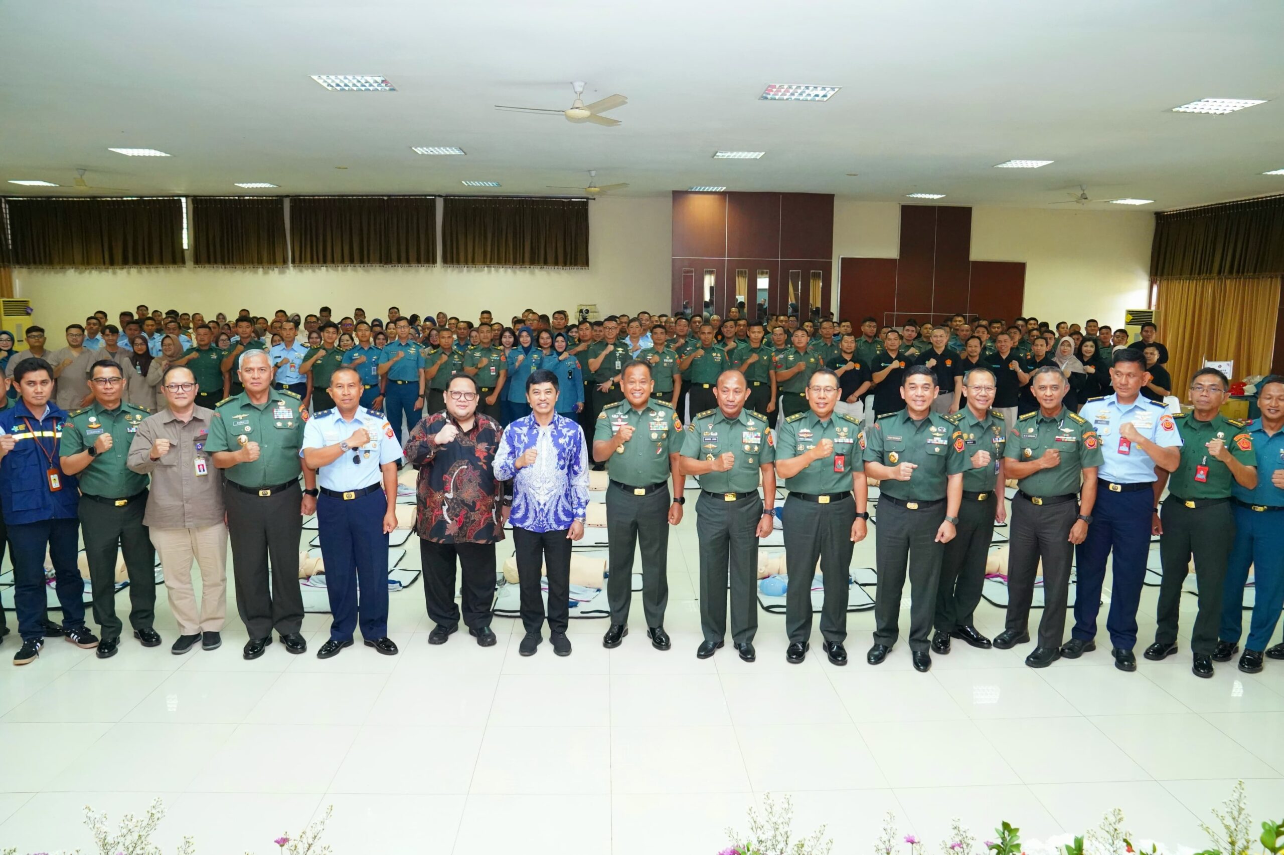 Irjen TNI Resmi Buka Pelatihan Bantuan Hidup Dasar dan Skrining Jantung untuk Personel