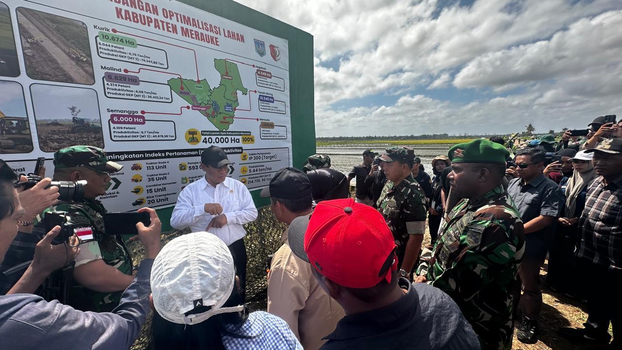 Saat Wamenhan Dampingi Mentan Tinjau Pengembangan Food Estate di Merauke