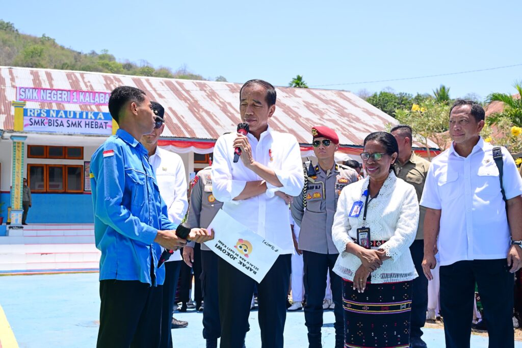 Presiden Jokowi Tinjau SMK Negeri 1 Kalabahi, Apresiasi Fasilitas dan Komitmen Peningkatan Pendidikan