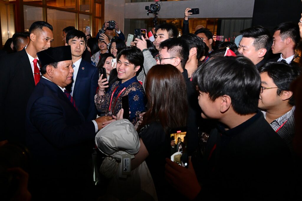 Sambutan Hangat Mahasiswa Indonesia dan Warga di Beijing Warnai Kunjungan Presiden Prabowo