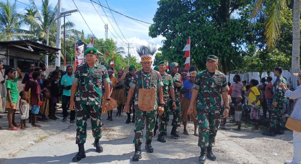 Dandim 1710/Mimika Dampingi Danrem 173/PVB Ikuti Vicon Peresmian Penggunaan Fasilitas Air Bersih