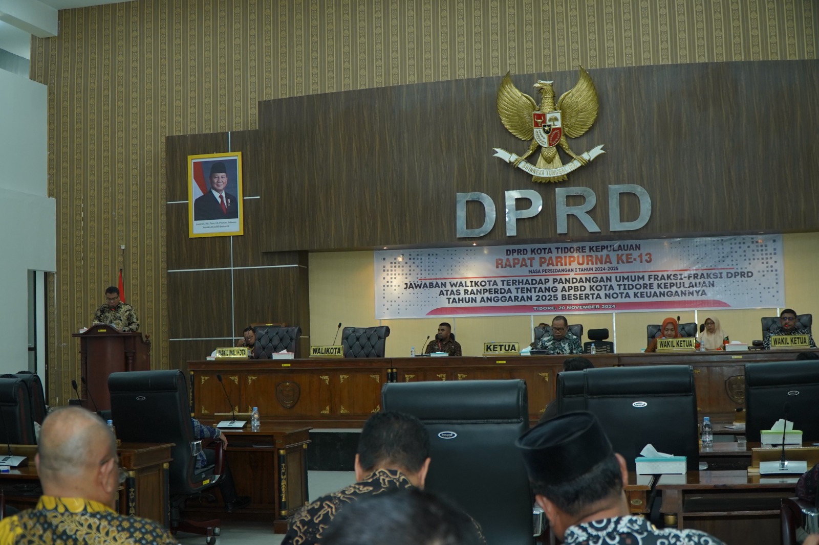 Sekda Tidore Sampaikan Jawaban Wali Kota atas Pandangan Fraksi-Fraksi Terkait Ranperda APBD 2025